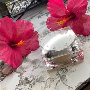 BECCA Soft light Blurring powder